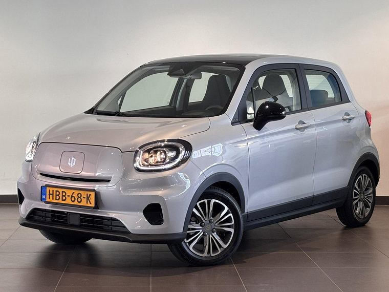 Vehicle Image 4