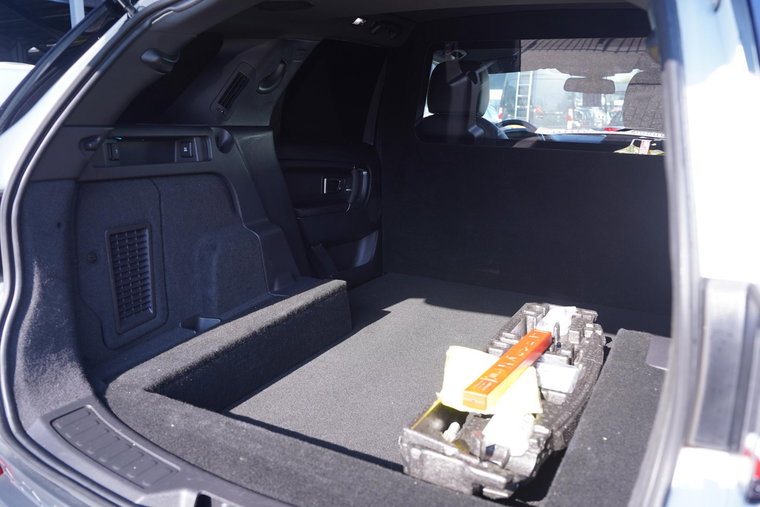 Vehicle Image 13