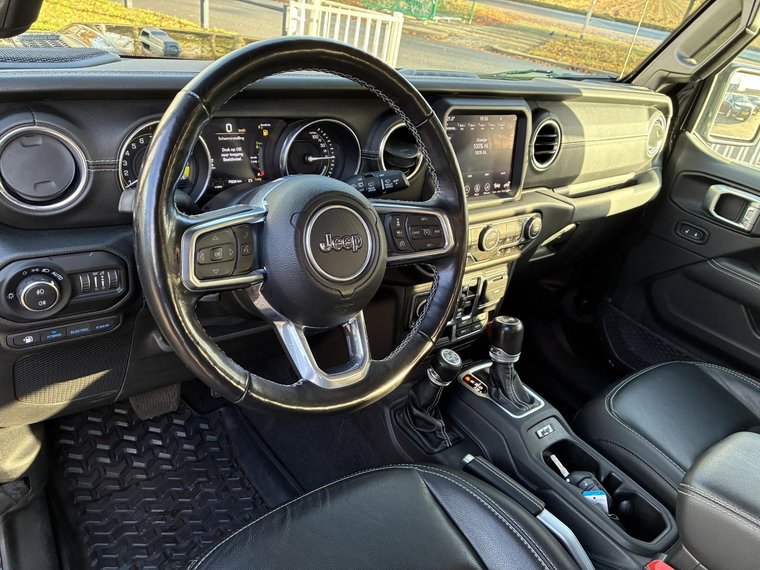 Vehicle Image 21