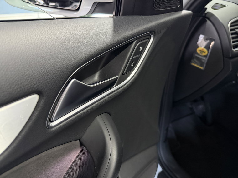 Vehicle Image 33