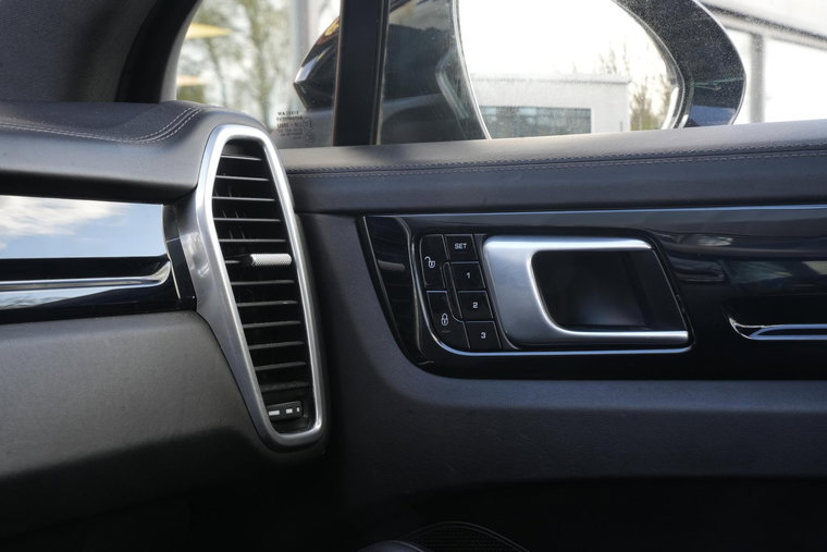Vehicle Image 35