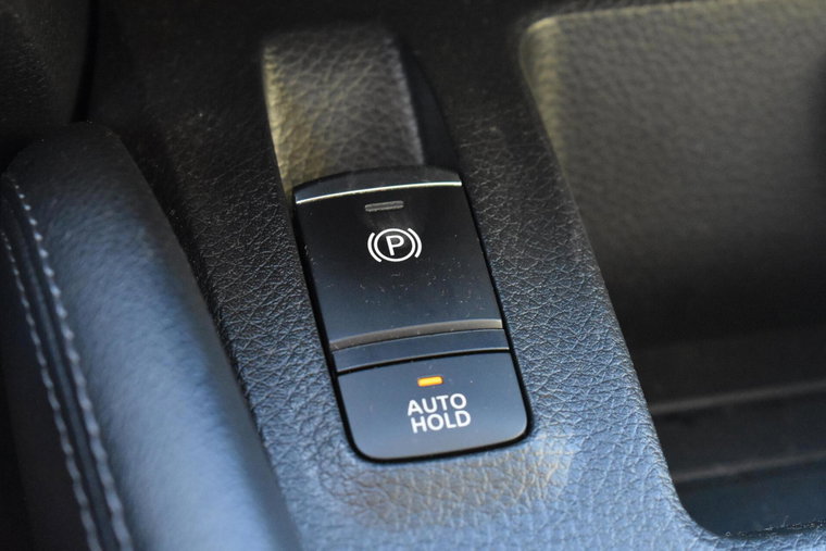 Vehicle Image 25