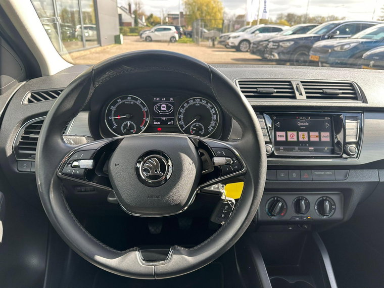 Vehicle Image 12