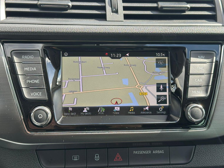 Vehicle Image 18