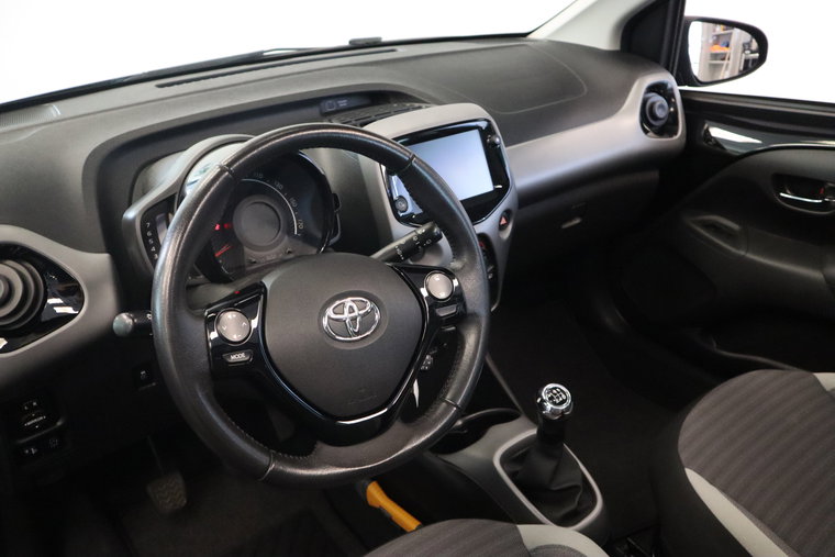 Vehicle Image 6