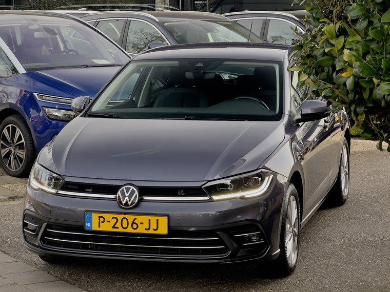 Vehicle Image 16