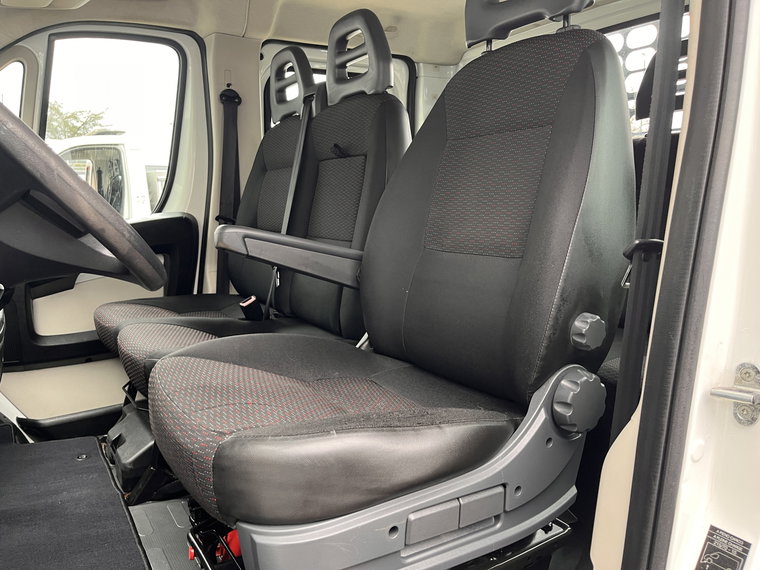 Vehicle Image 38