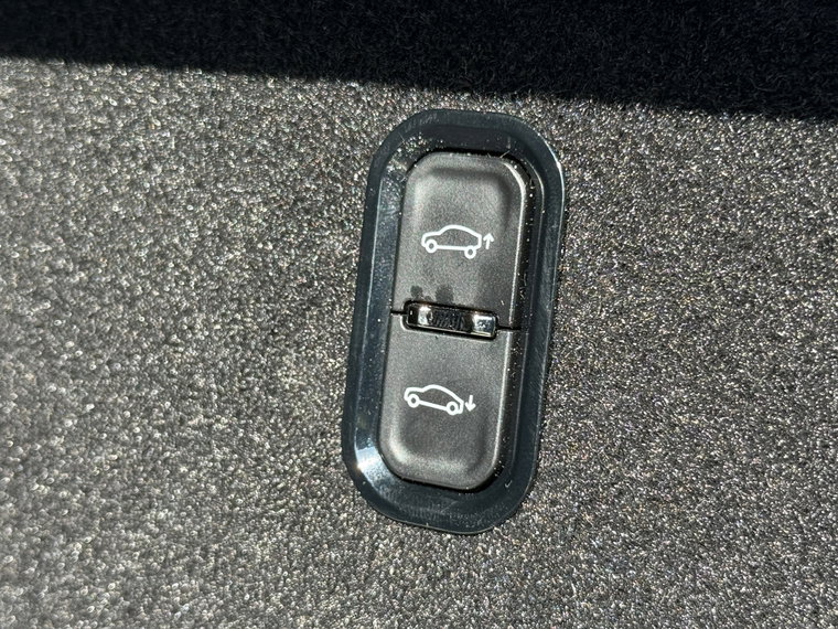 Vehicle Image 28