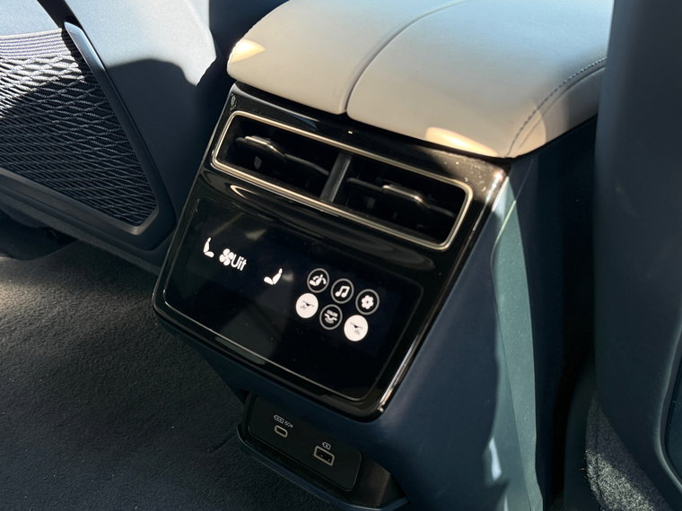 Vehicle Image 38