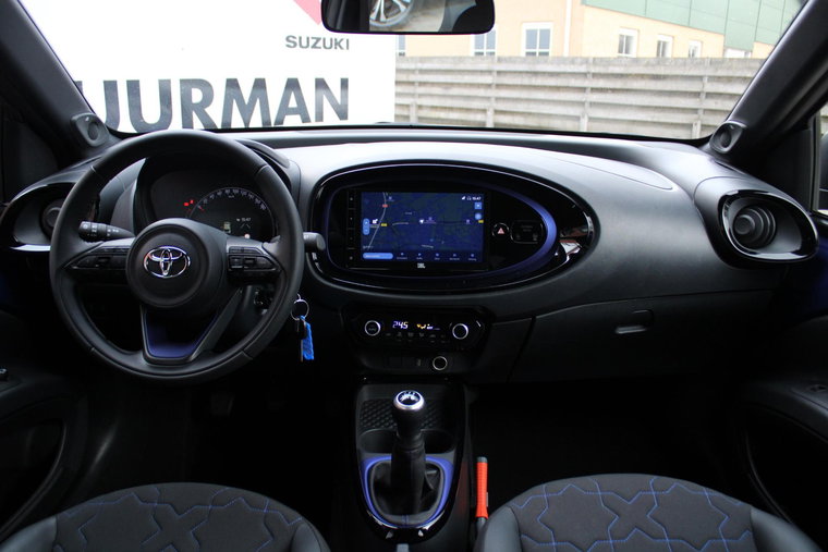 Vehicle Image 8