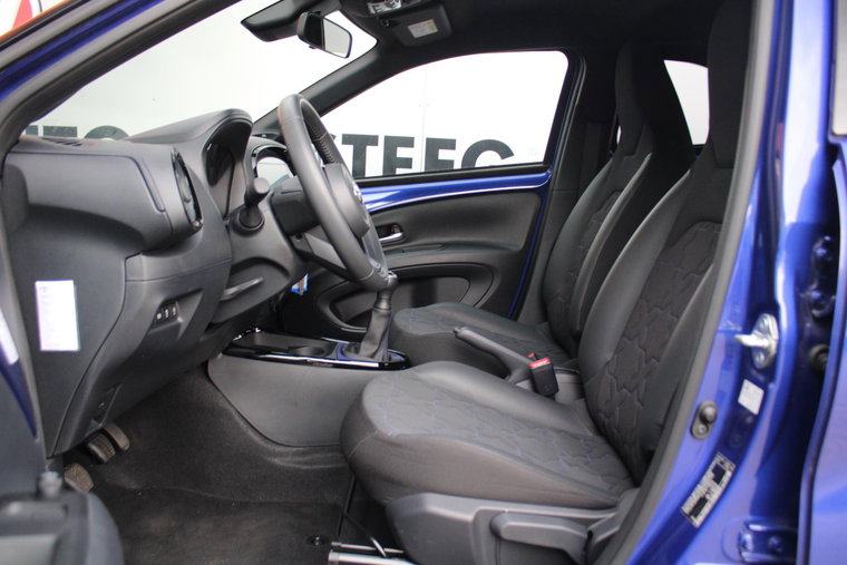 Vehicle Image 9
