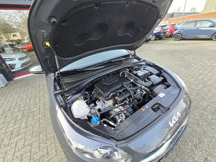 Vehicle Image 32