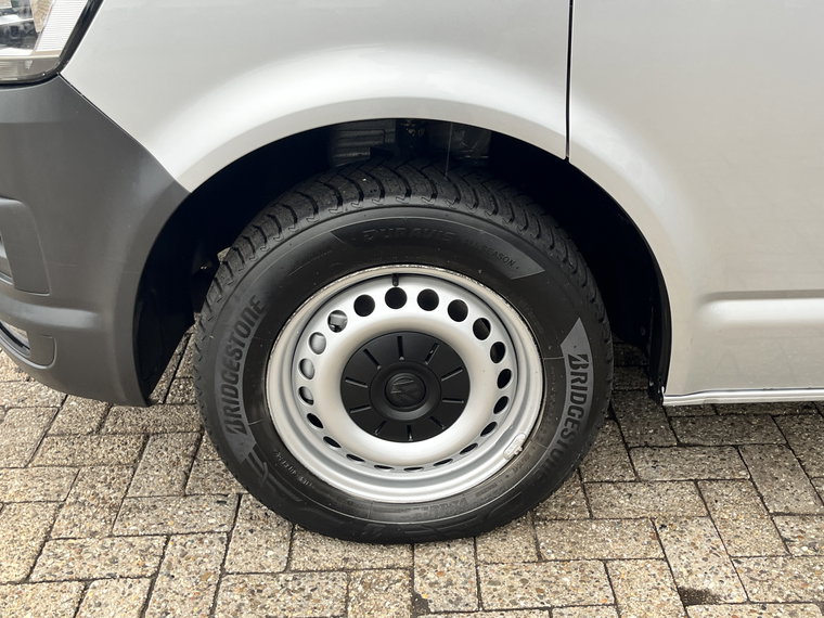 Vehicle Image 28