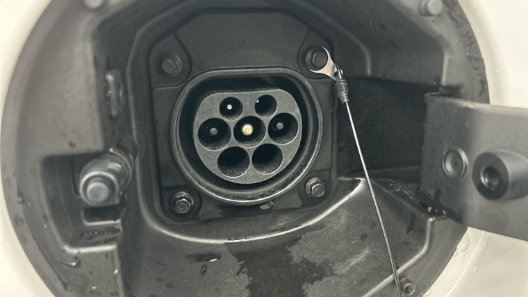 Vehicle Image 25
