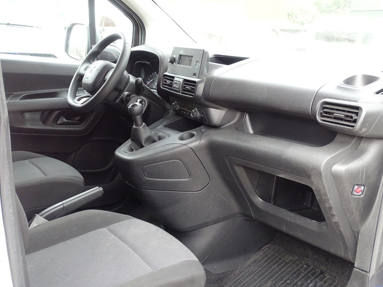Vehicle Image 17