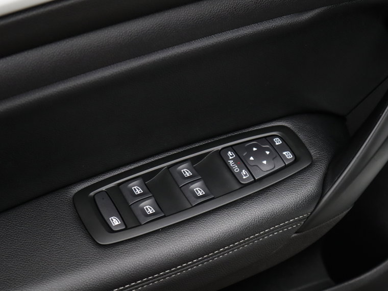 Vehicle Image 28