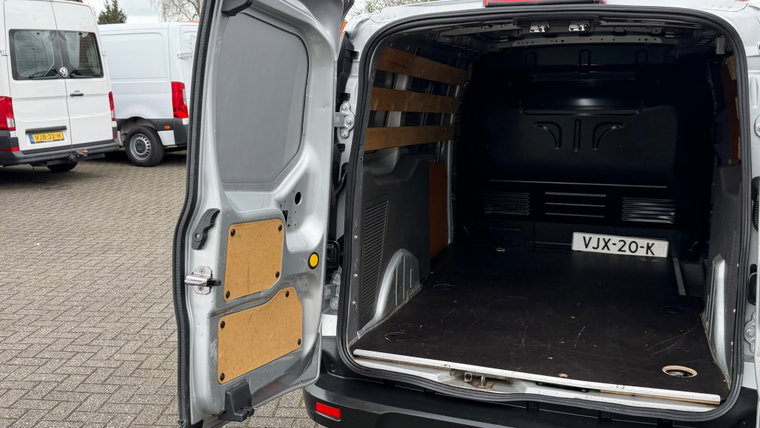 Vehicle Image 12