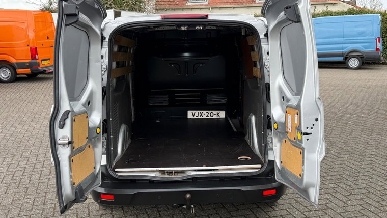 Vehicle Image 11