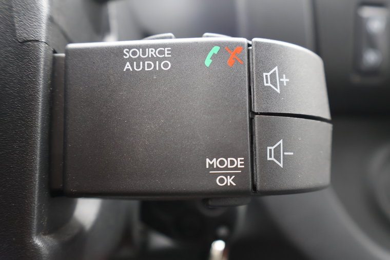 Vehicle Image 32