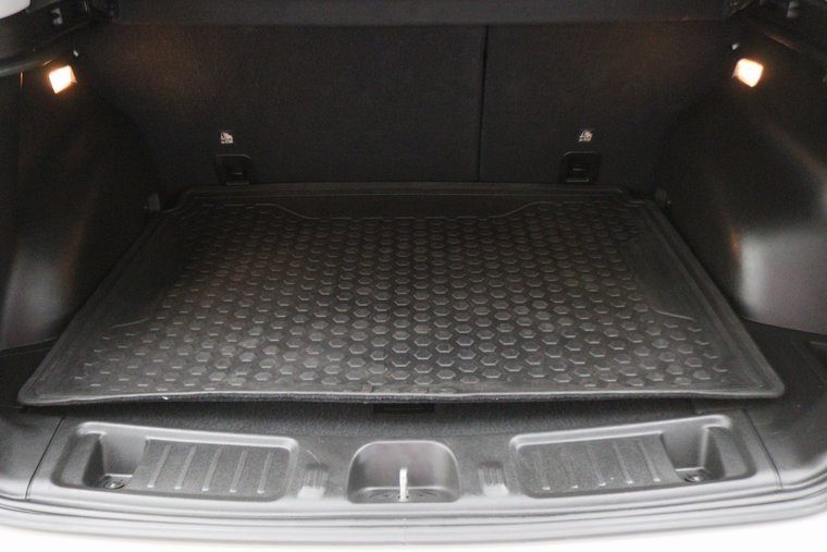 Vehicle Image 16