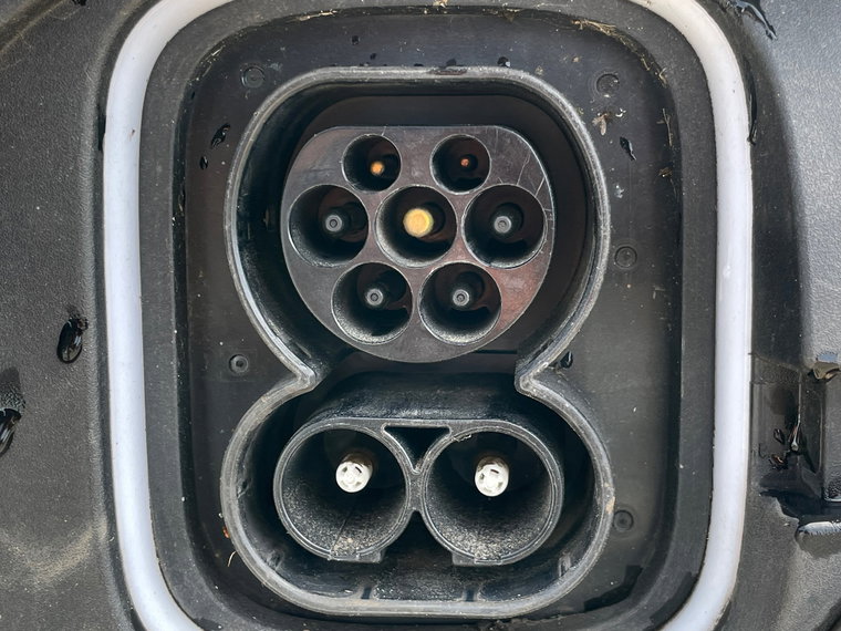 Vehicle Image 25