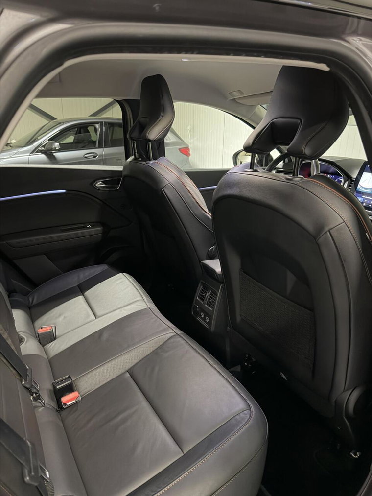 Vehicle Image 36