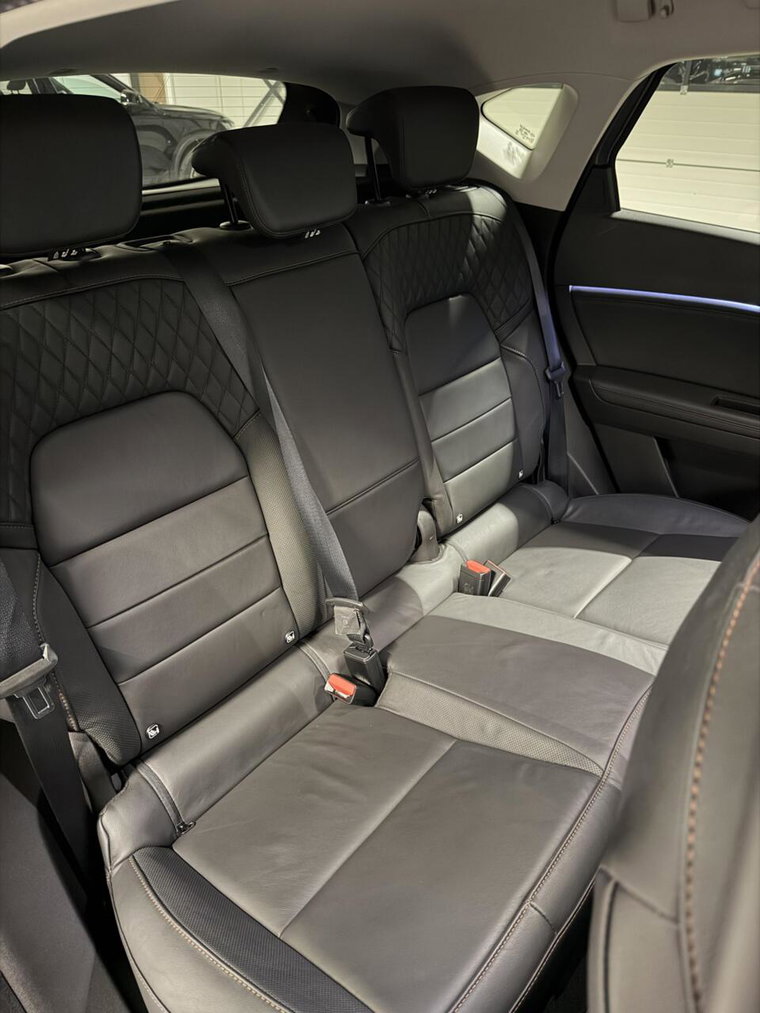 Vehicle Image 37