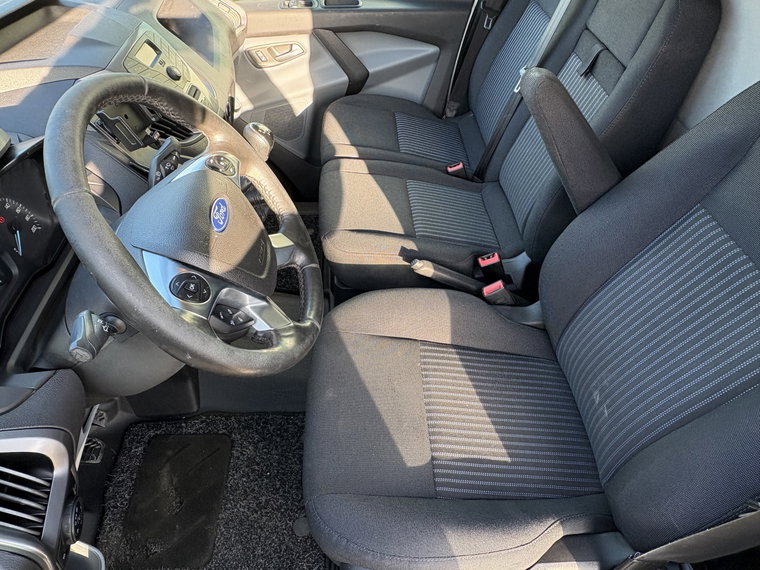 Vehicle Image 21