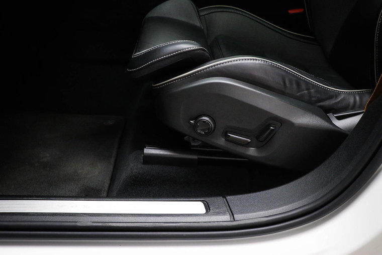 Vehicle Image 37