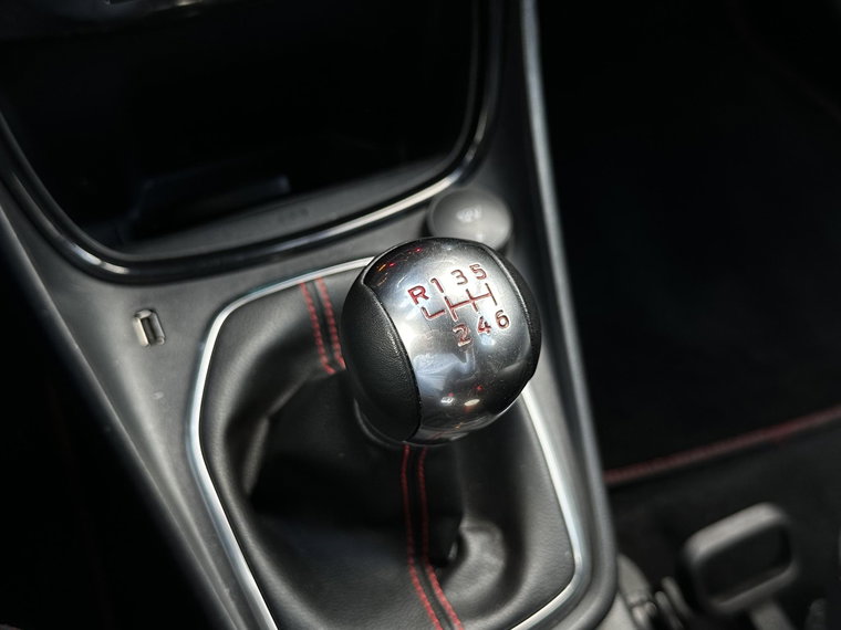 Vehicle Image 25