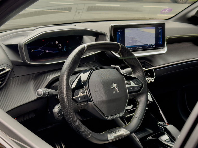 Vehicle Image 25
