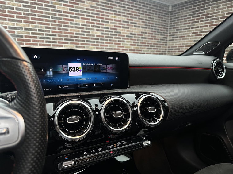 Vehicle Image 36