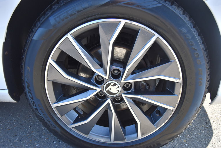 Vehicle Image 6