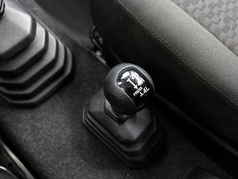 Vehicle Image 25