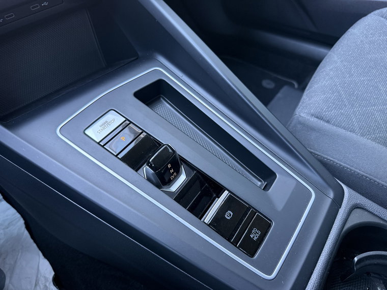 Vehicle Image 32
