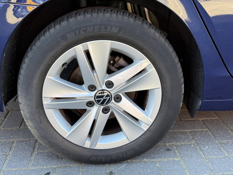 Vehicle Image 35