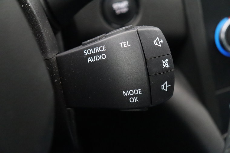 Vehicle Image 25