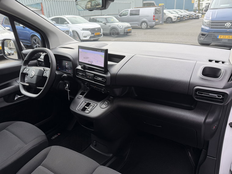 Vehicle Image 28