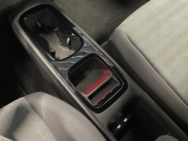 Vehicle Image 38