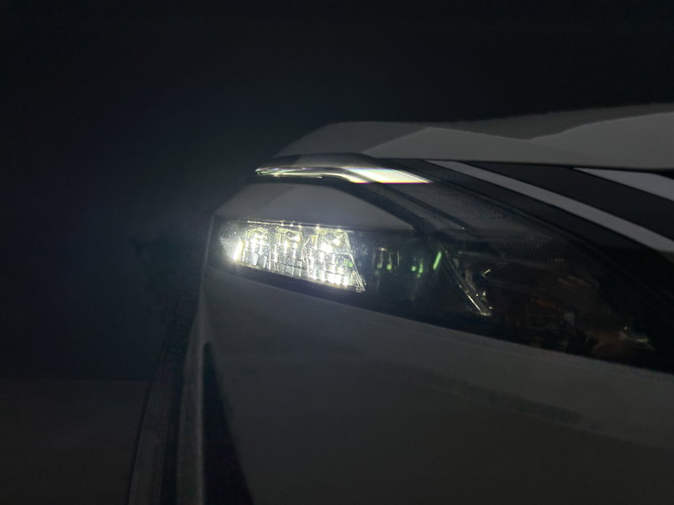 Vehicle Image 25