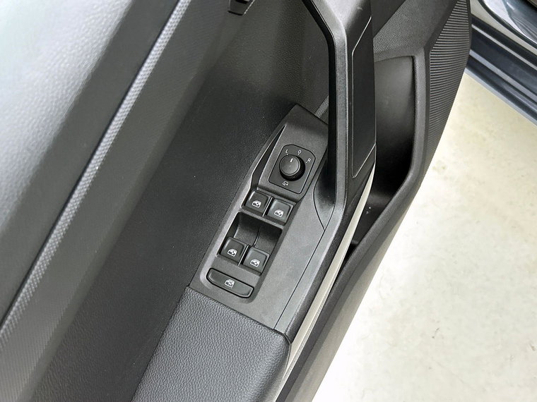 Vehicle Image 28