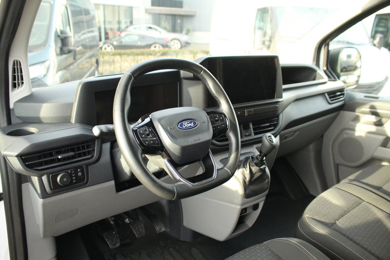Vehicle Image 13