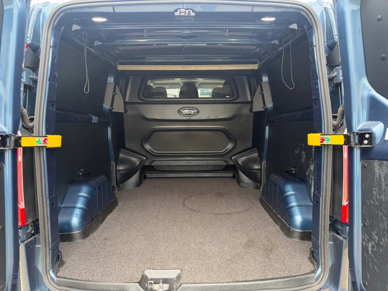 Vehicle Image 9
