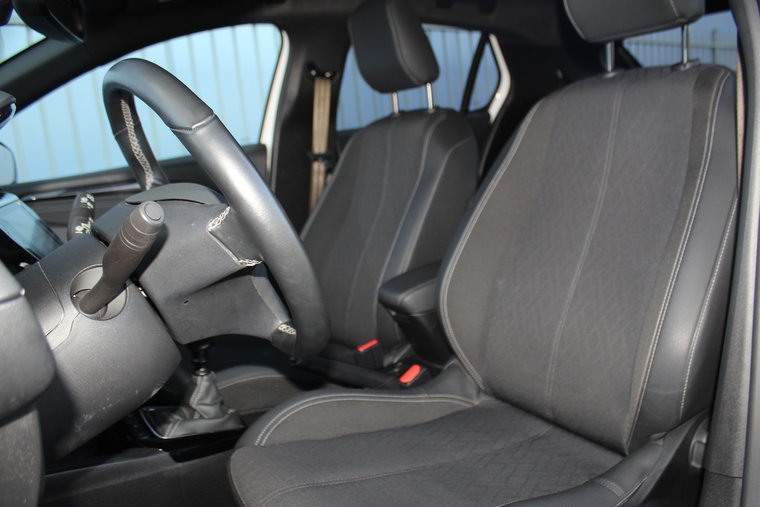 Vehicle Image 32
