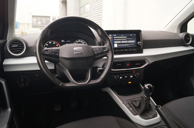 Vehicle Image 9
