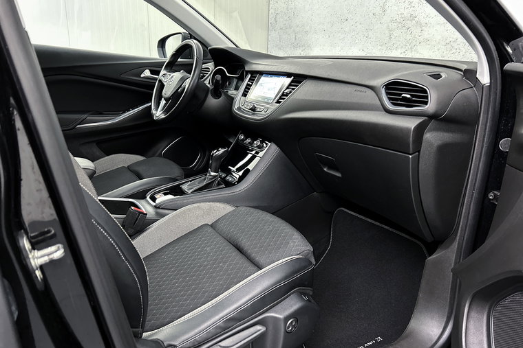 Vehicle Image 32