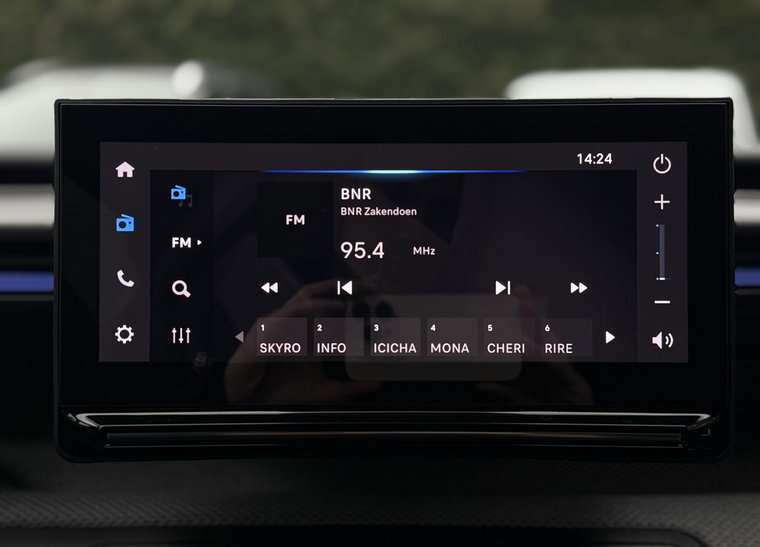 Vehicle Image 16