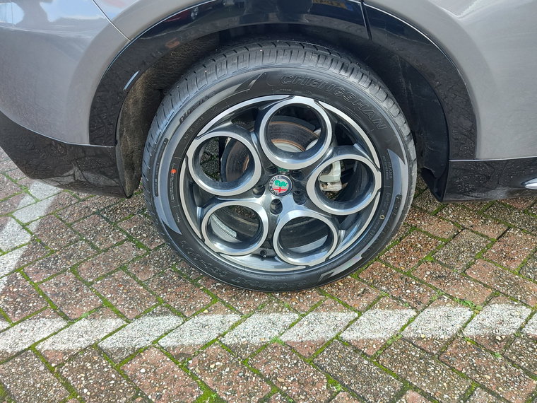 Vehicle Image 36