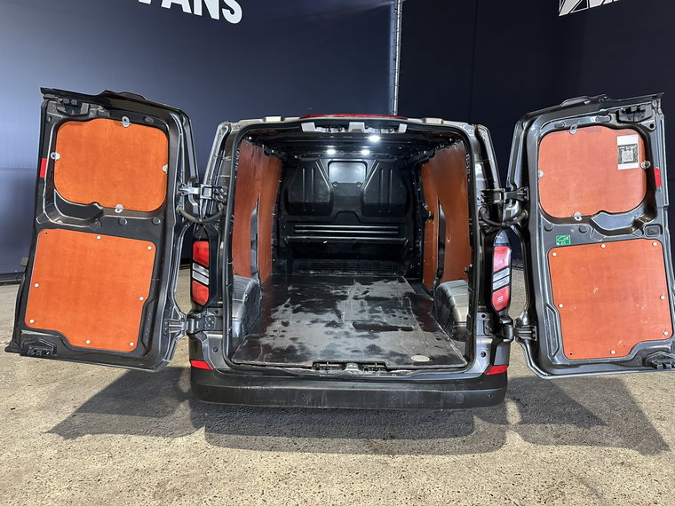 Vehicle Image 12