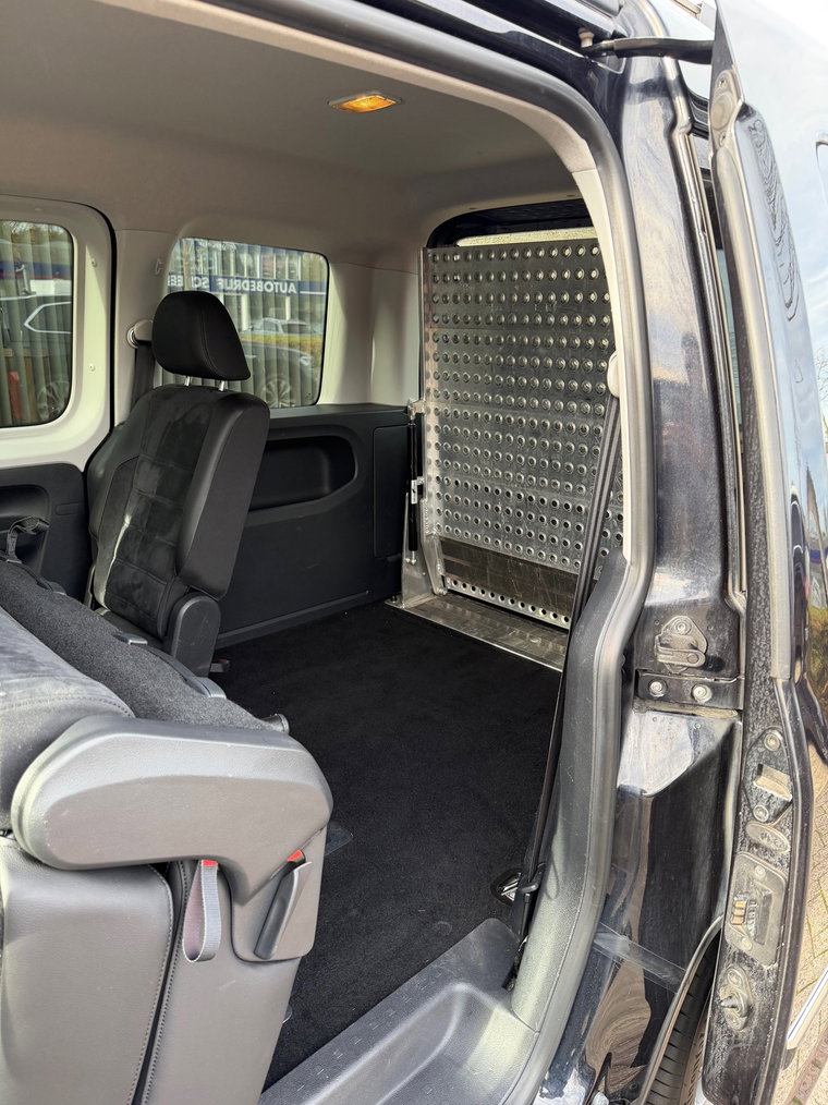 Vehicle Image 18